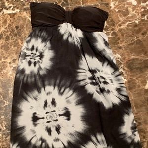 Black and White Strapless Top With Flower Pattern